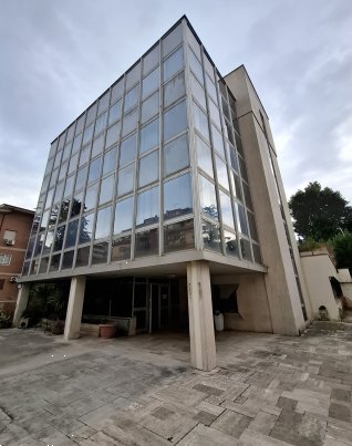 locale di sgombero in vendita a Roma in zona Giuliano Dalmata