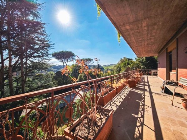 appartamento in vendita a Roma in zona Tomba di Nerone