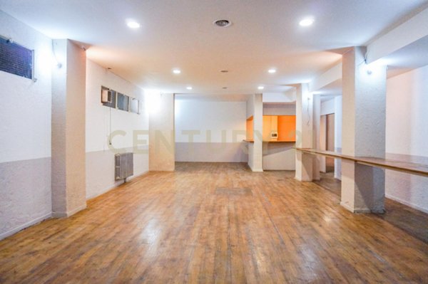 locale commerciale in vendita a Roma in zona Ostiense