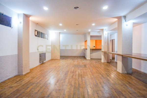 locale commerciale in vendita a Roma in zona Ostiense