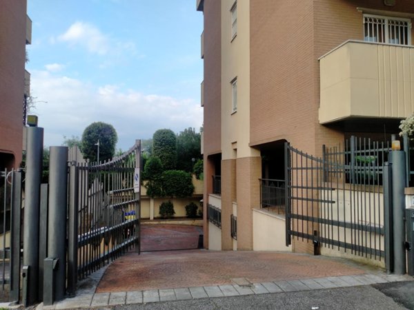 negozio in vendita a Roma in zona Torrino