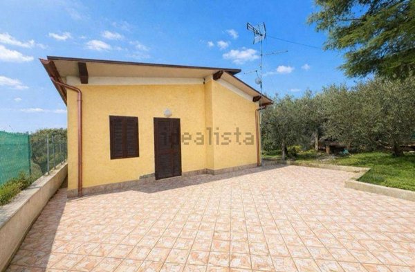 casa indipendente in vendita a Roma in zona Finocchio