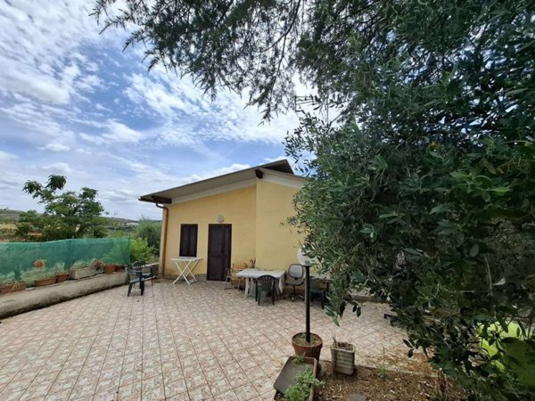 casa indipendente in vendita a Roma in zona Finocchio