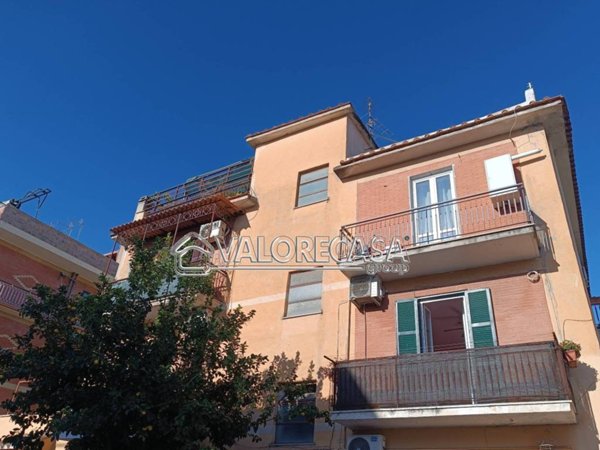 appartamento in vendita a Roma in zona Torre Angela