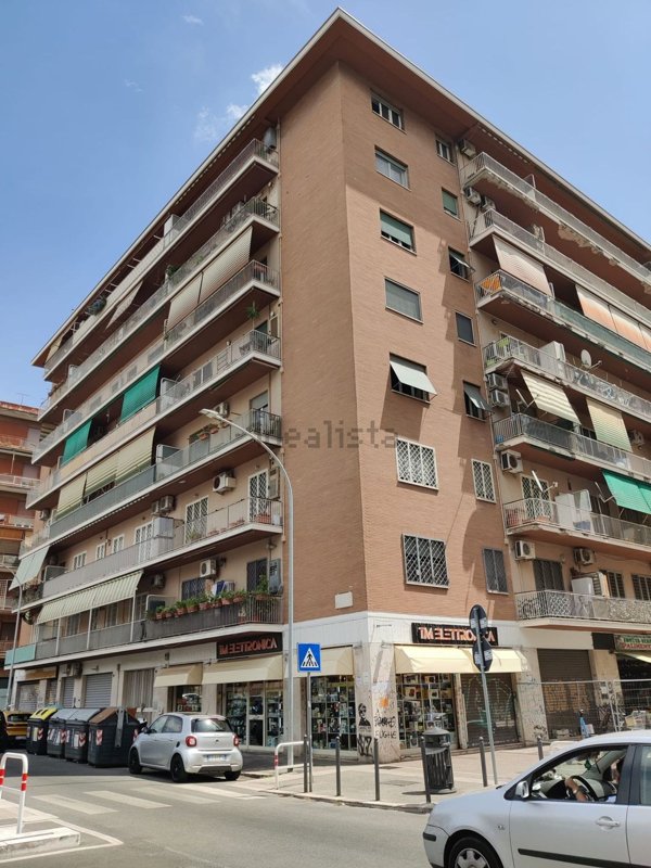 appartamento in vendita a Roma in zona Don Bosco