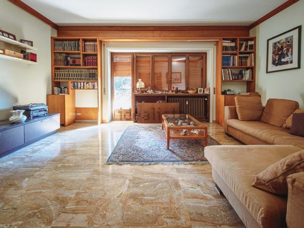 appartamento in vendita a Roma in zona Tomba di Nerone