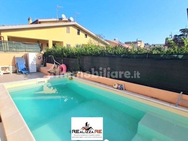 appartamento in vendita a Roma in zona Valle Muricana