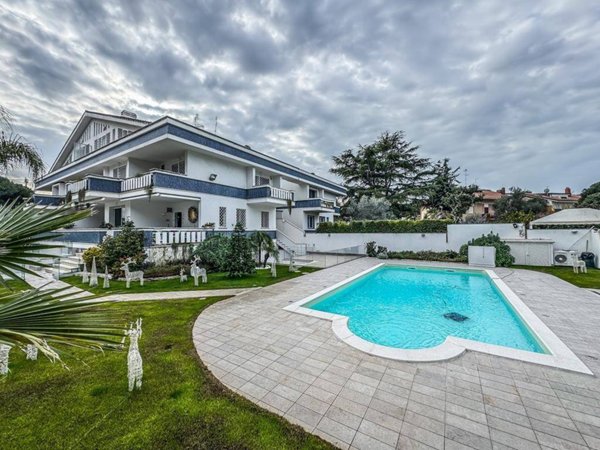 casa indipendente in vendita a Roma in zona Axa
