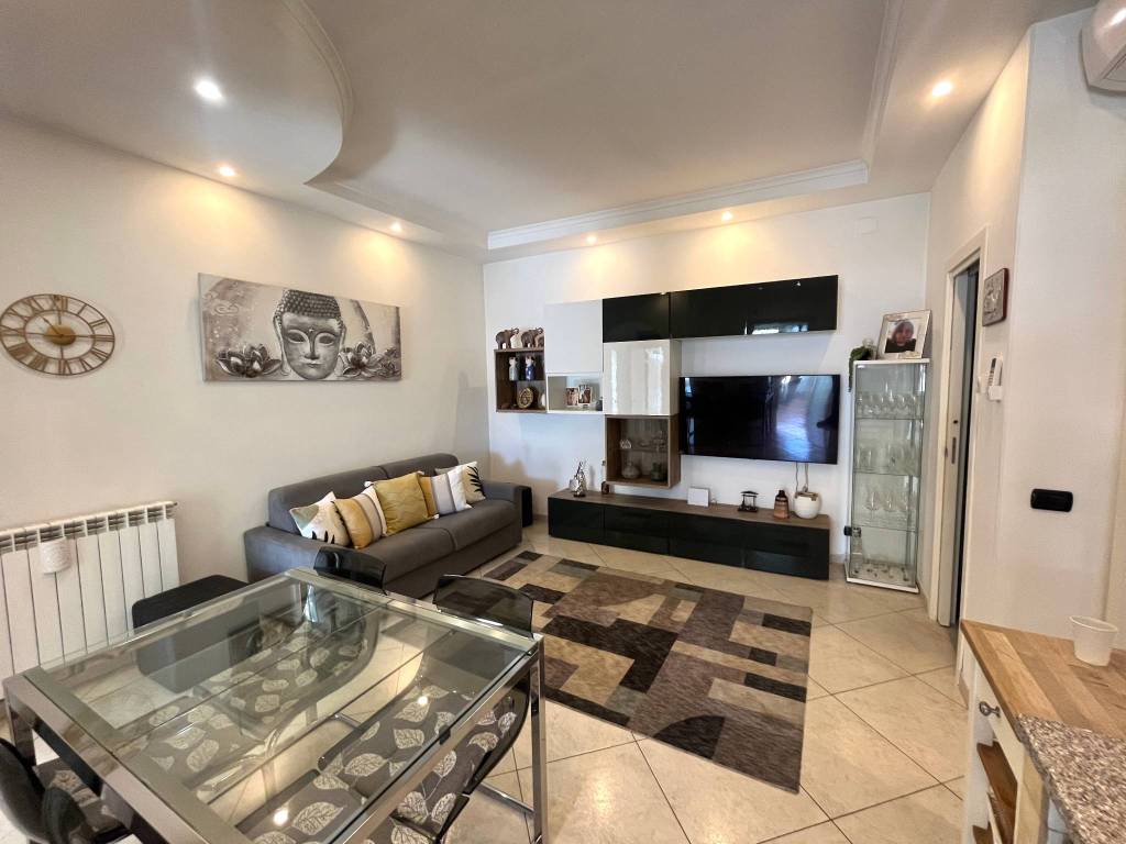 appartamento in vendita a Roma in zona Appio Claudio