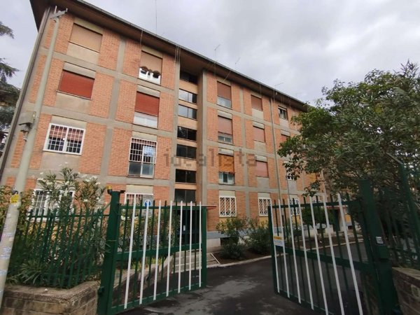 appartamento in vendita a Roma in zona Torre Spaccata