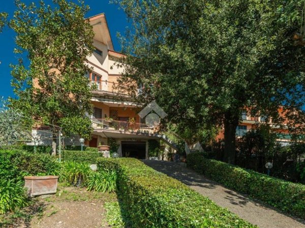 casa indipendente in vendita a Roma in zona Prima Porta
