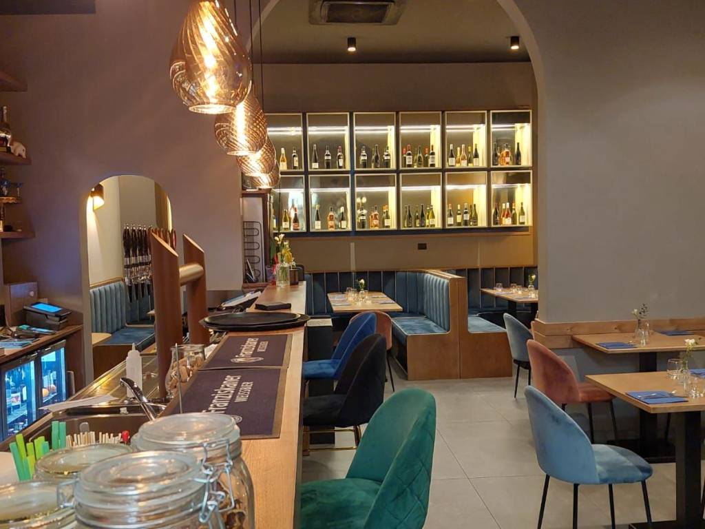 negozio in vendita a Roma in zona Appio Latino