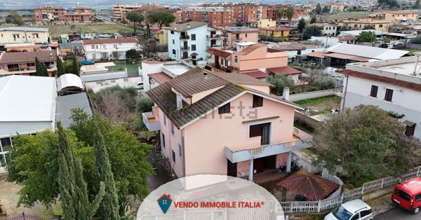 casa indipendente in vendita a Roma in zona Finocchio