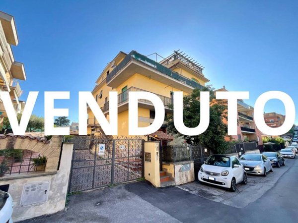 appartamento in vendita a Roma in zona Torrione Cerquetta