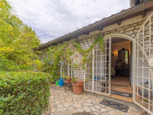 casa indipendente in vendita a Roma in zona Infernetto