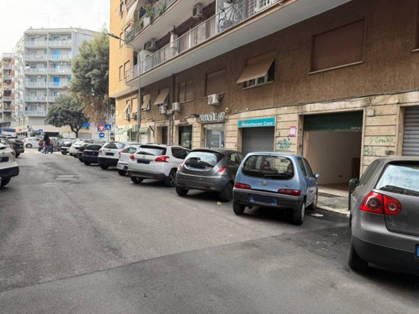 negozio in vendita a Roma in zona Don Bosco