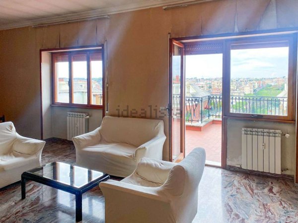 appartamento in vendita a Roma in zona Colle del Sole