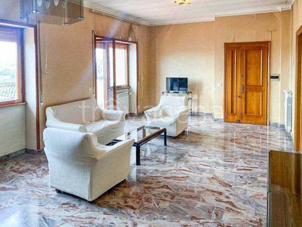 appartamento in vendita a Roma in zona Colle del Sole