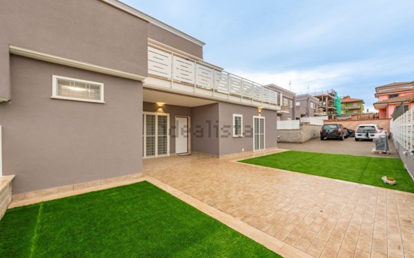 casa indipendente in vendita a Roma in zona Lunghezza