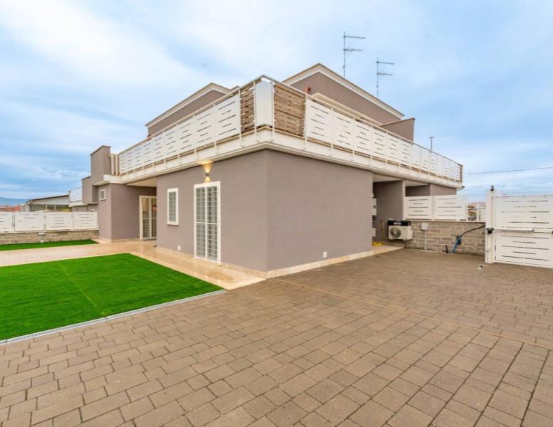 casa indipendente in vendita a Roma in zona Lunghezza