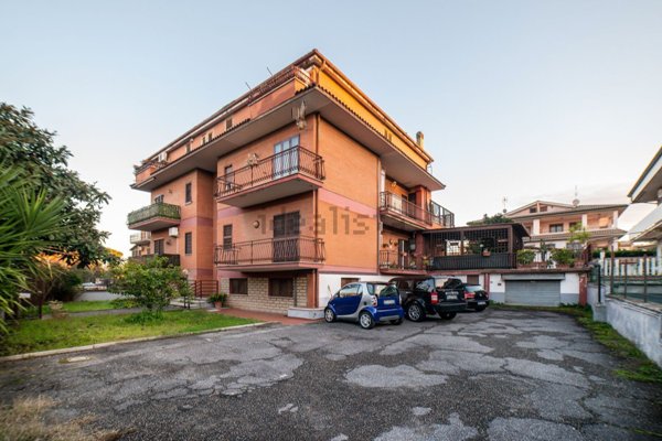 appartamento in vendita a Roma in zona Finocchio