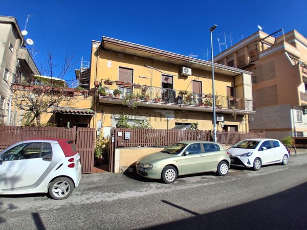 appartamento in vendita a Roma in zona Torre Angela