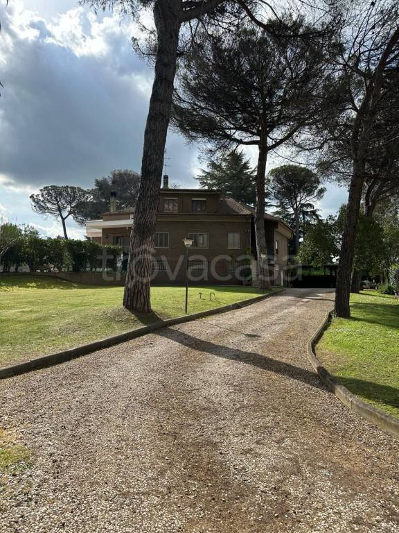 casa indipendente in vendita a Roma in zona Pantan Monastero