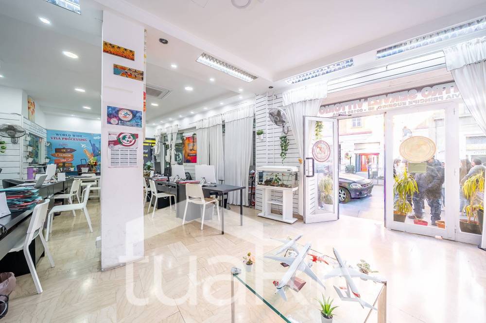 negozio in vendita a Roma in zona Esquilino