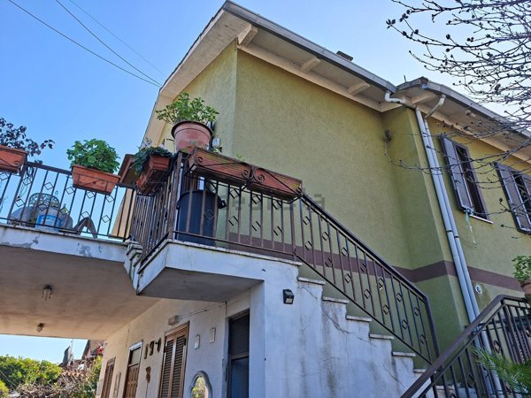 casa indipendente in vendita a Roma in zona Collatino