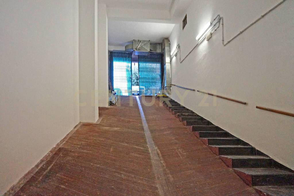 negozio in vendita a Roma in zona Ostiense