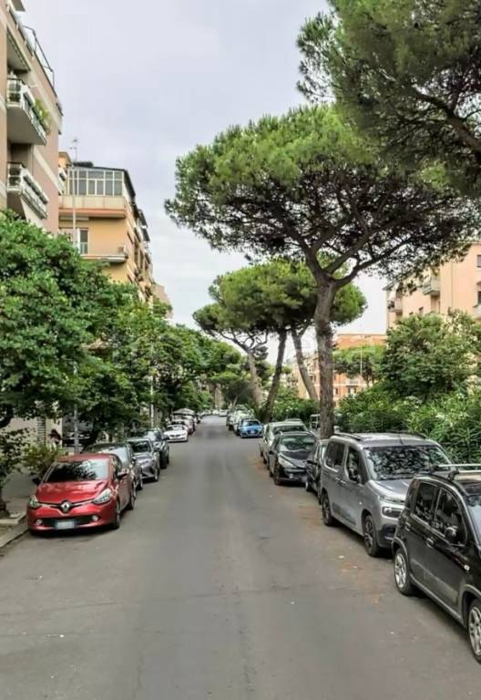 negozio in vendita a Roma in zona Ostia