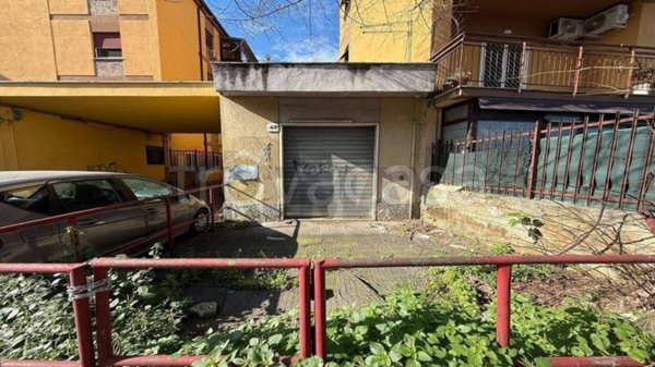 negozio in vendita a Roma in zona Tor Sapienza