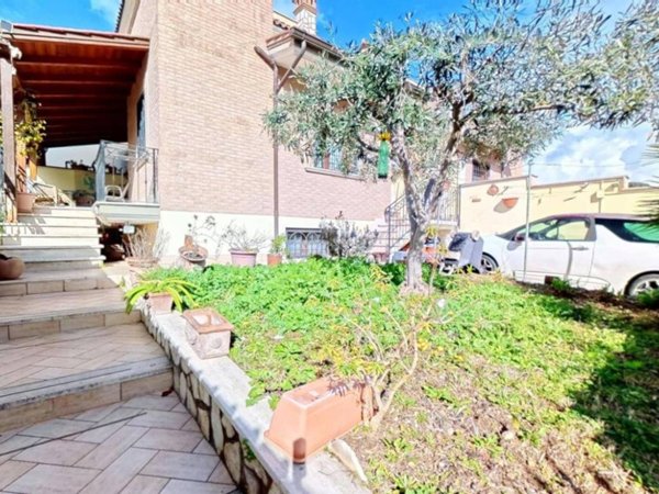 casa indipendente in vendita a Roma in zona Dragona/Bagnoletto