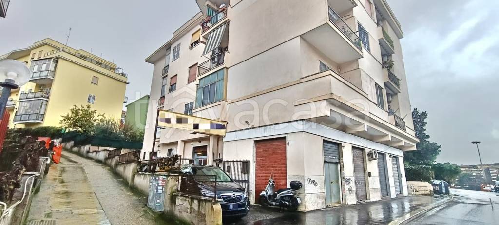 locale commerciale in vendita a Roma in zona Portuense