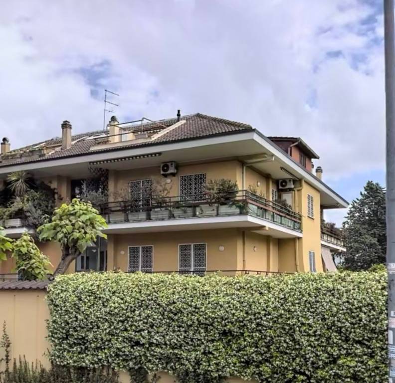 appartamento in vendita a Roma in zona Mostacciano