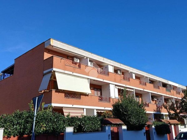 appartamento in vendita a Roma in zona Torre Angela