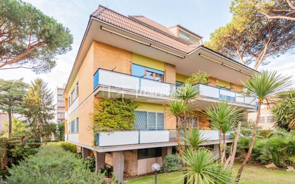 appartamento in vendita a Roma in zona EUR