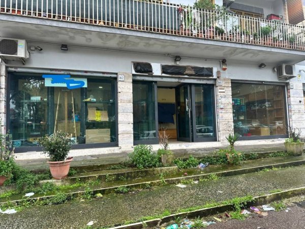 negozio in vendita a Roma in zona Prenestino-Centocelle