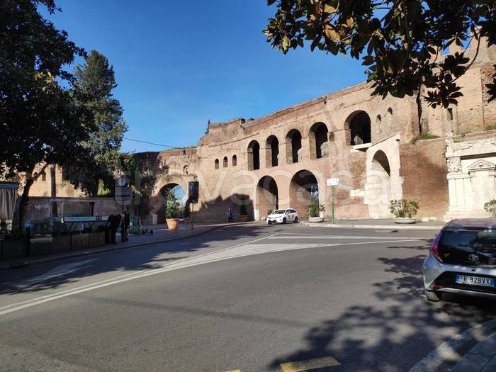 ufficio in vendita a Roma in zona Tor di Quinto