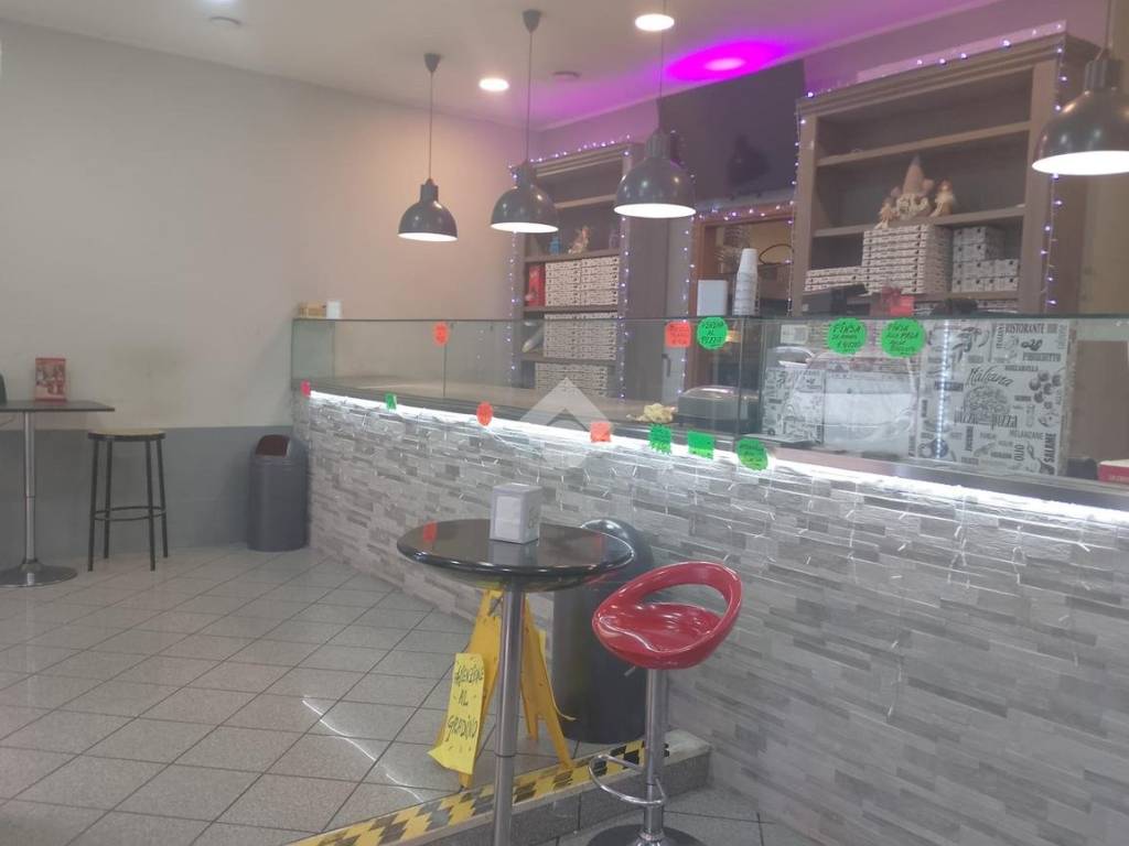 negozio in vendita a Roma in zona Appio Latino