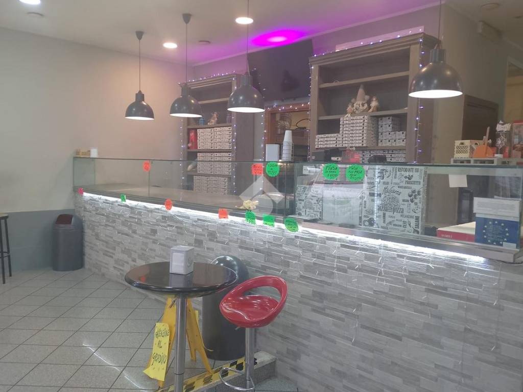 negozio in vendita a Roma in zona Appio Latino