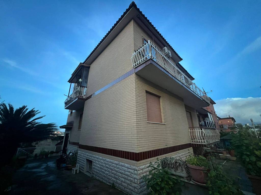 casa indipendente in vendita a Roma in zona Pantan Monastero