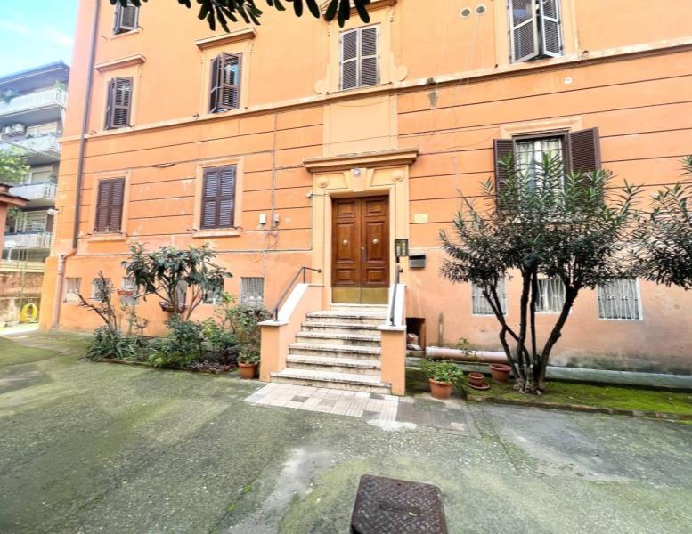 appartamento in vendita a Roma in zona Appio Latino