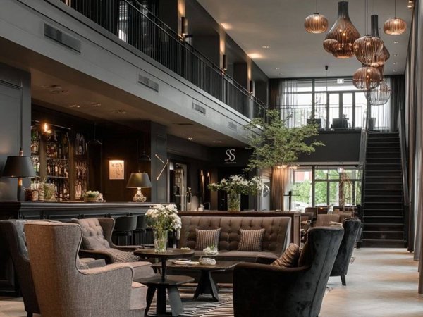 negozio in vendita a Roma in zona Cinecittà