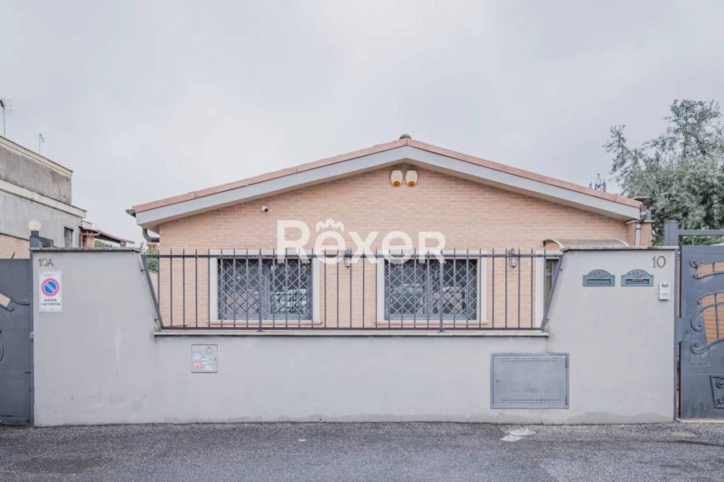 appartamento in vendita a Roma in zona Osteria del Curato