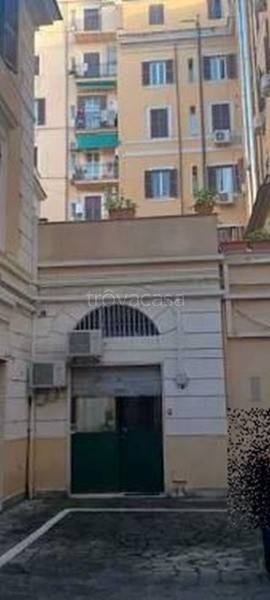 locale commerciale in vendita a Roma in zona Castro Pretorio