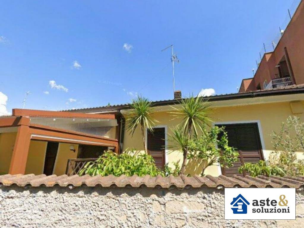 negozio in vendita a Roma in zona La Pisana