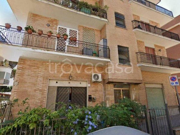appartamento in vendita a Roma in zona Colle del Sole