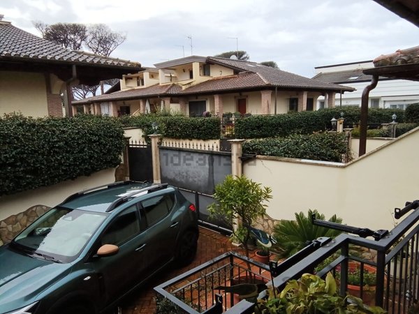 casa indipendente in vendita a Roma in zona Infernetto