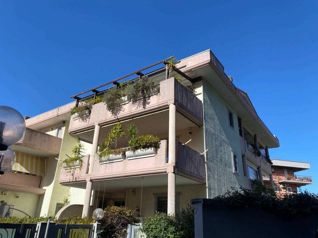 appartamento in vendita a Roma in zona Acilia
